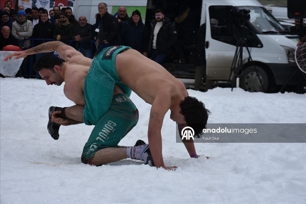 Artvin'de 29. Kar Üstü Karakucak Güreşleri yapıldı