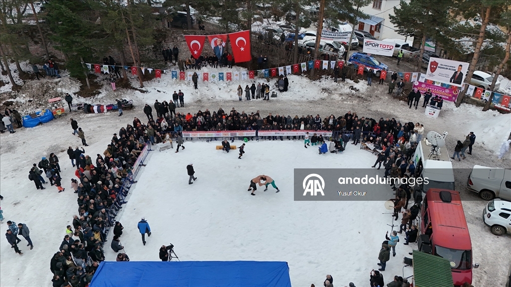 Artvin'de 29. Kar Üstü Karakucak Güreşleri yapıldı