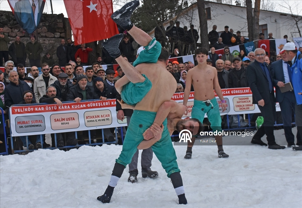 Artvin'de 29. Kar Üstü Karakucak Güreşleri yapıldı