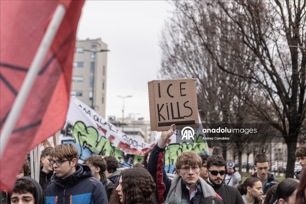 Протесты против ICE прошли в Италии накануне старта Олимпиады в Милане и Кортине 4