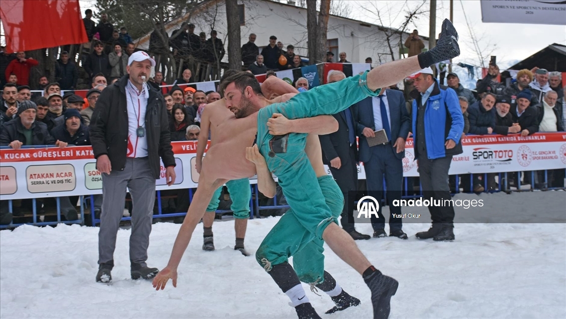 Artvin'de 29. Kar Üstü Karakucak Güreşleri yapıldı