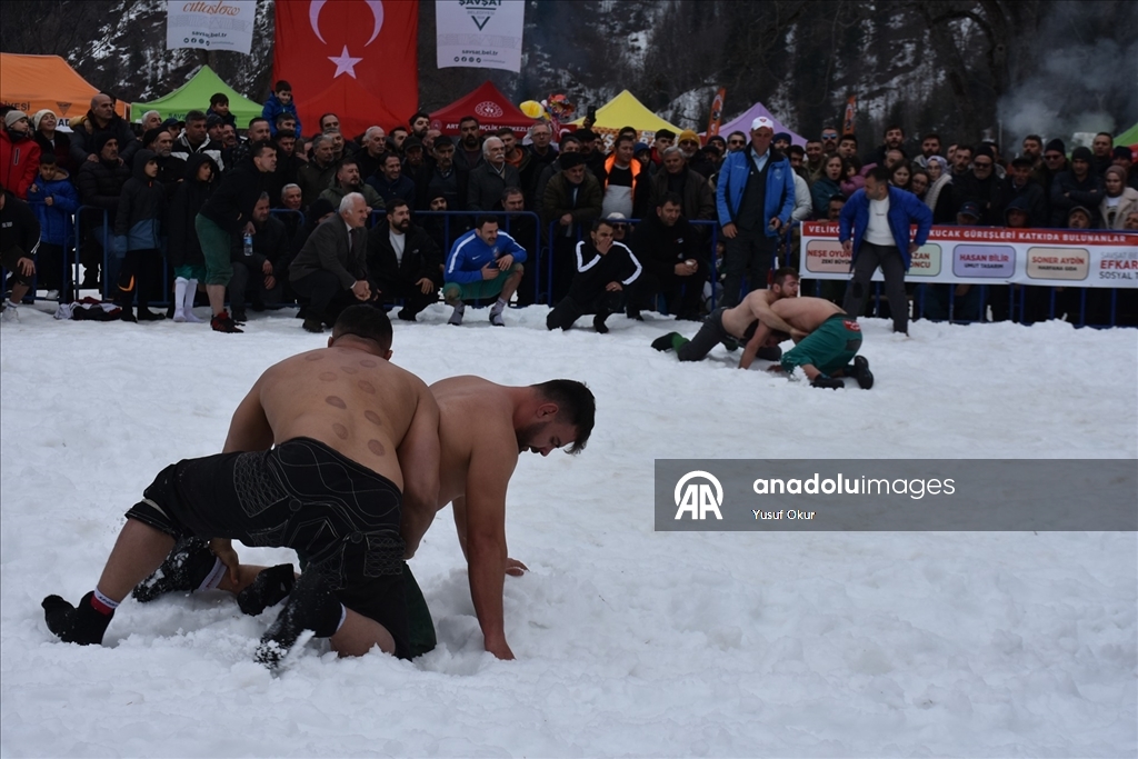 Artvin'de 29. Kar Üstü Karakucak Güreşleri yapıldı