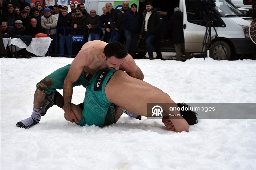 Artvin'de 29. Kar Üstü Karakucak Güreşleri yapıldı