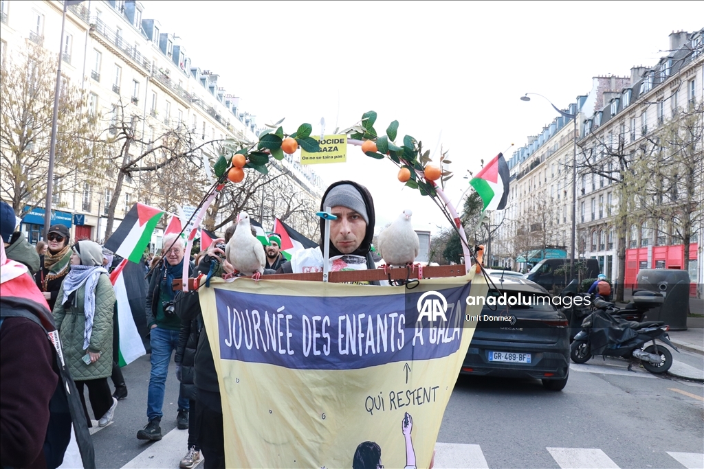 Protest against wars, racism and oppression in Paris
