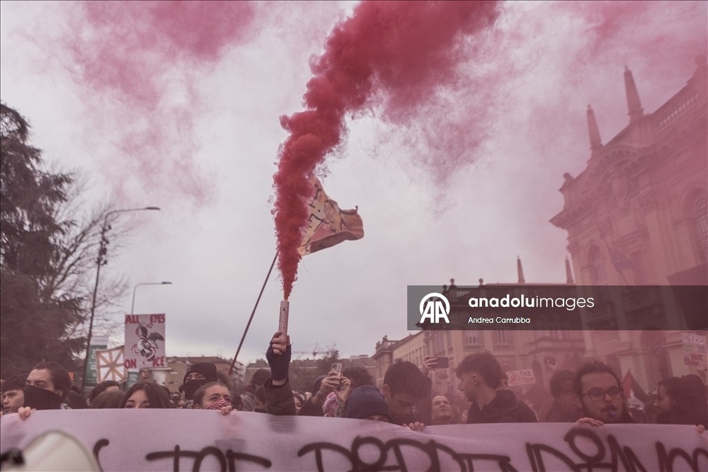 Протесты против ICE прошли в Италии накануне старта Олимпиады в Милане и Кортине 10