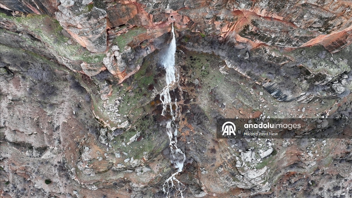 Eski darphaneden çağlayan Zebil Şelalesi yılın sadece 2 ayı akıyor