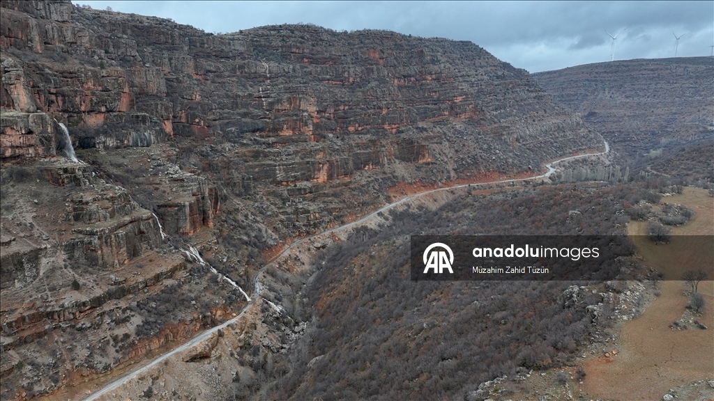 Eski darphaneden çağlayan Zebil Şelalesi yılın sadece 2 ayı akıyor