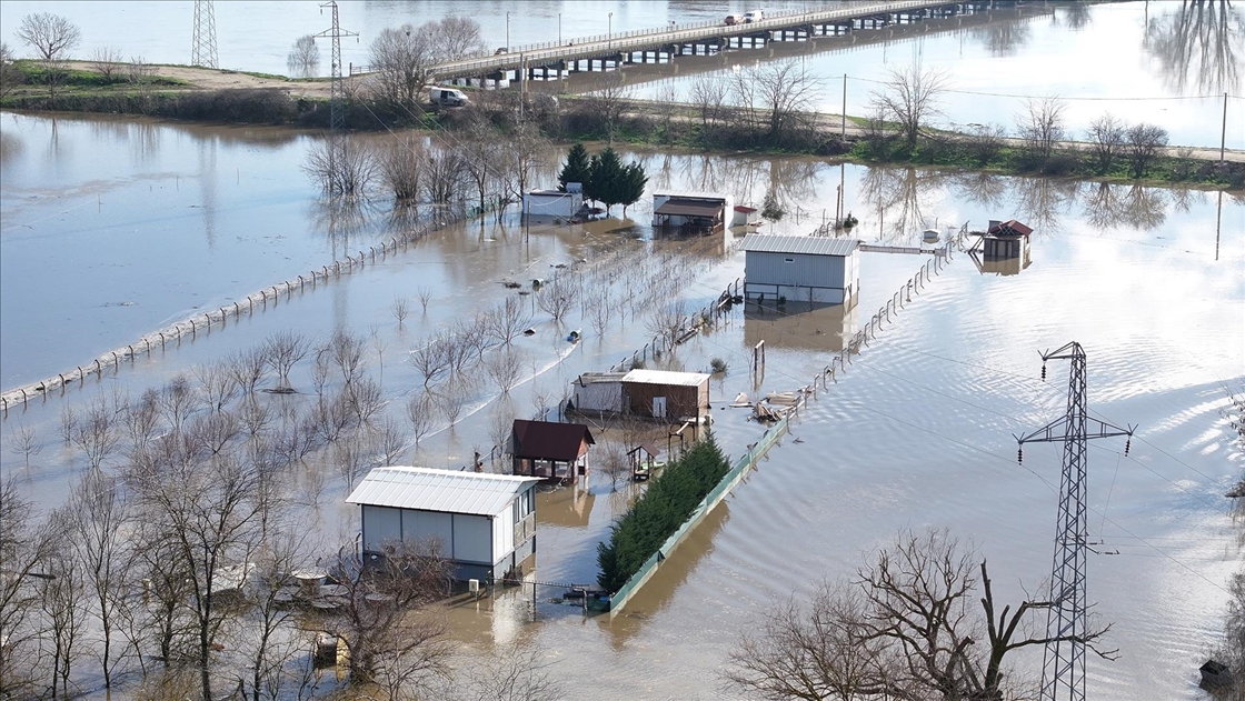 Edirne'de Meriç Nehri'nin debisi artmaya devam ediyor