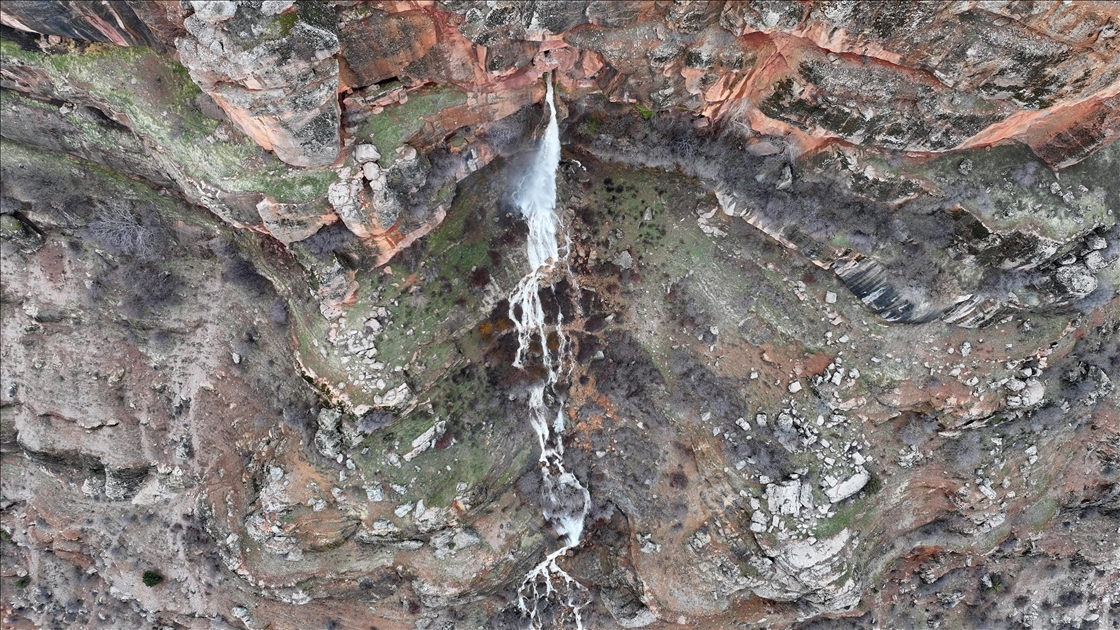 Eski darphaneden çağlayan Zebil Şelalesi yılın sadece 2 ayı akıyor