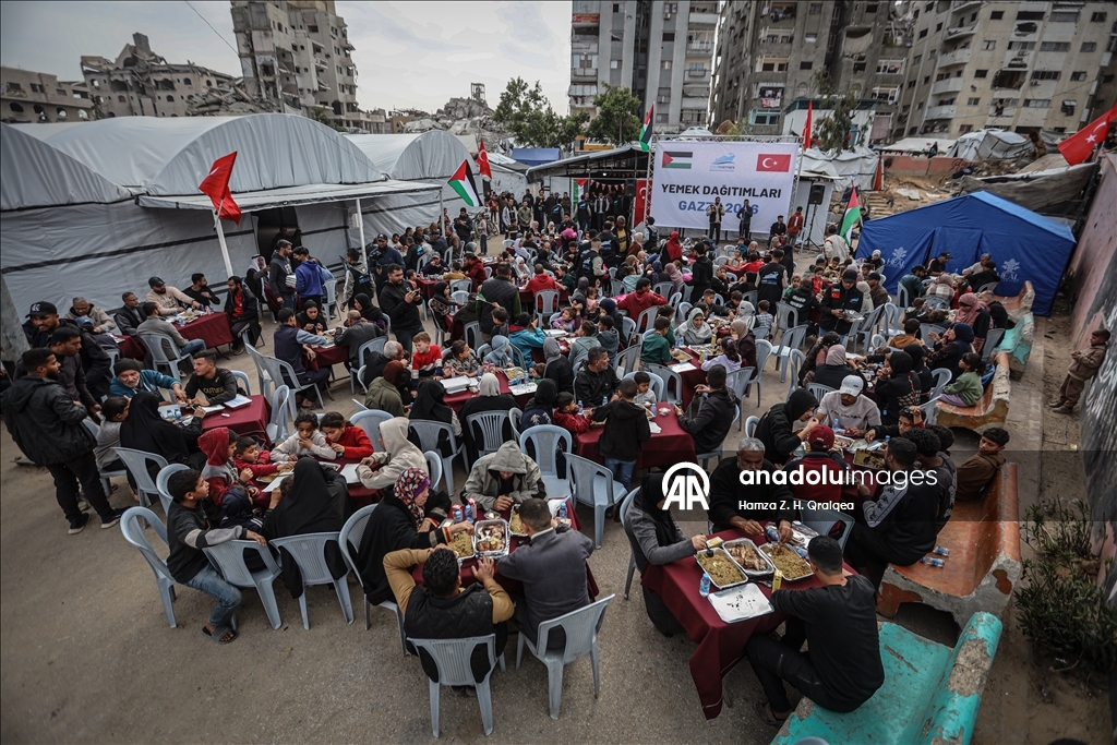 جمعية تركية تفتتح مطبخا خيريا في غزة لتوزيع 10 آلاف وجبة يوميا