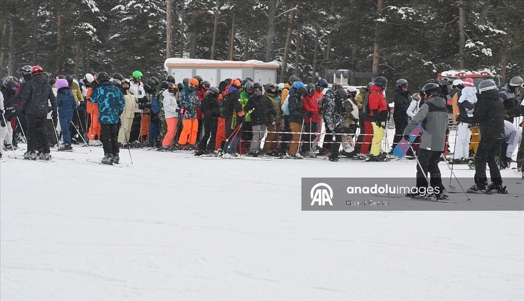 Sarıkamış Kayak Merkezi, kristal karıyla kayakseverleri ağırlıyor 12