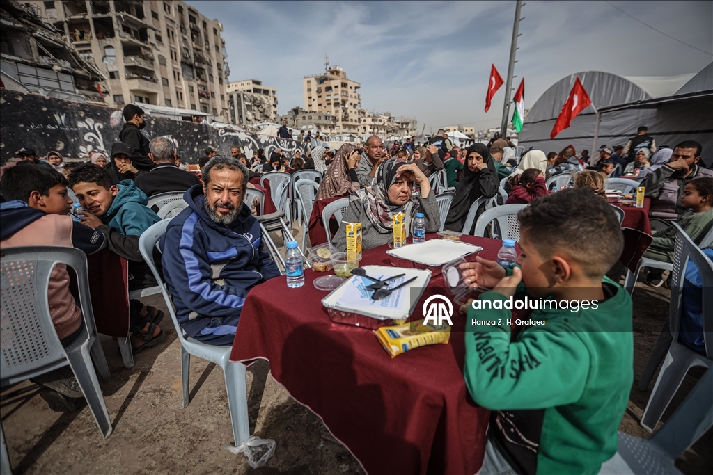 جمعية تركية تفتتح مطبخا خيريا في غزة لتوزيع 10 آلاف وجبة يوميا