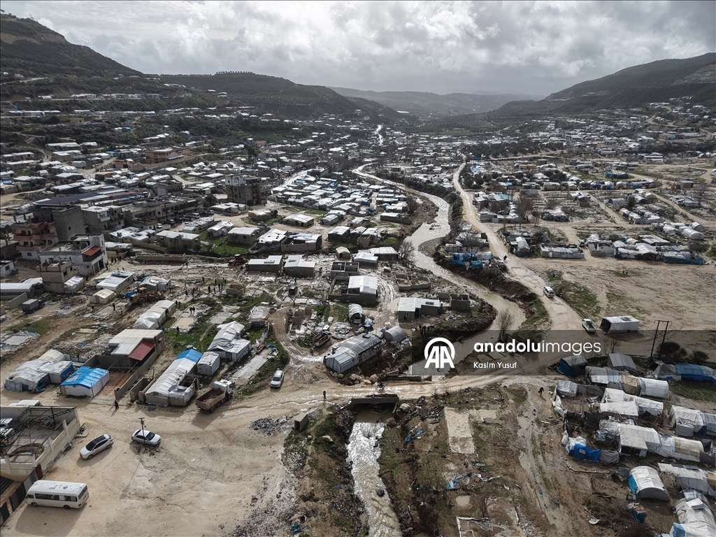 Suriye'nin İdlib ilinde şiddetli yağışlar 15 kampı vurdu, 300 çadır kullanılamaz hale geldi