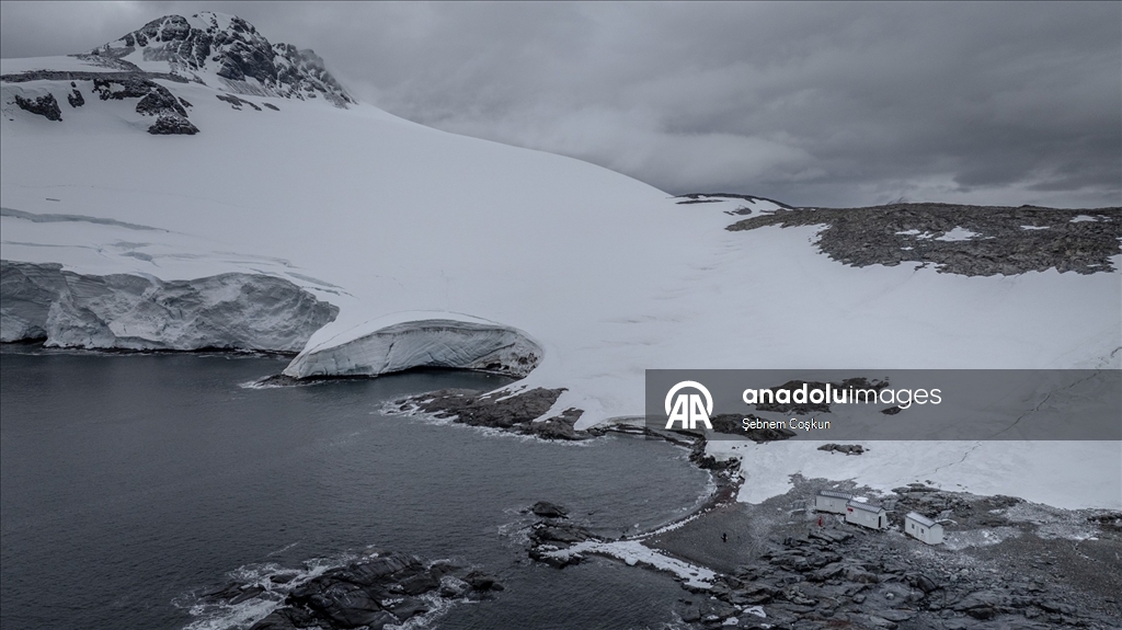 Türk bilim insanları 10. kez Beyaz Kıta’daki evleri Türk Bilimsel Araştırma Kampı'na ulaştı