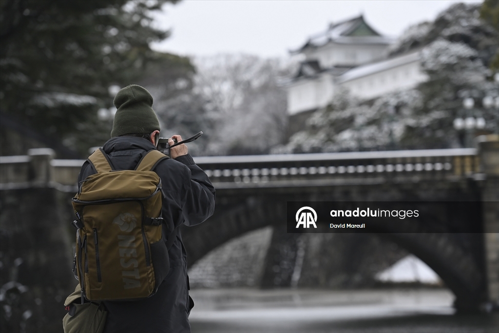 Japonya’nın başkenti Tokyo’da yılın ilk karı yağdı