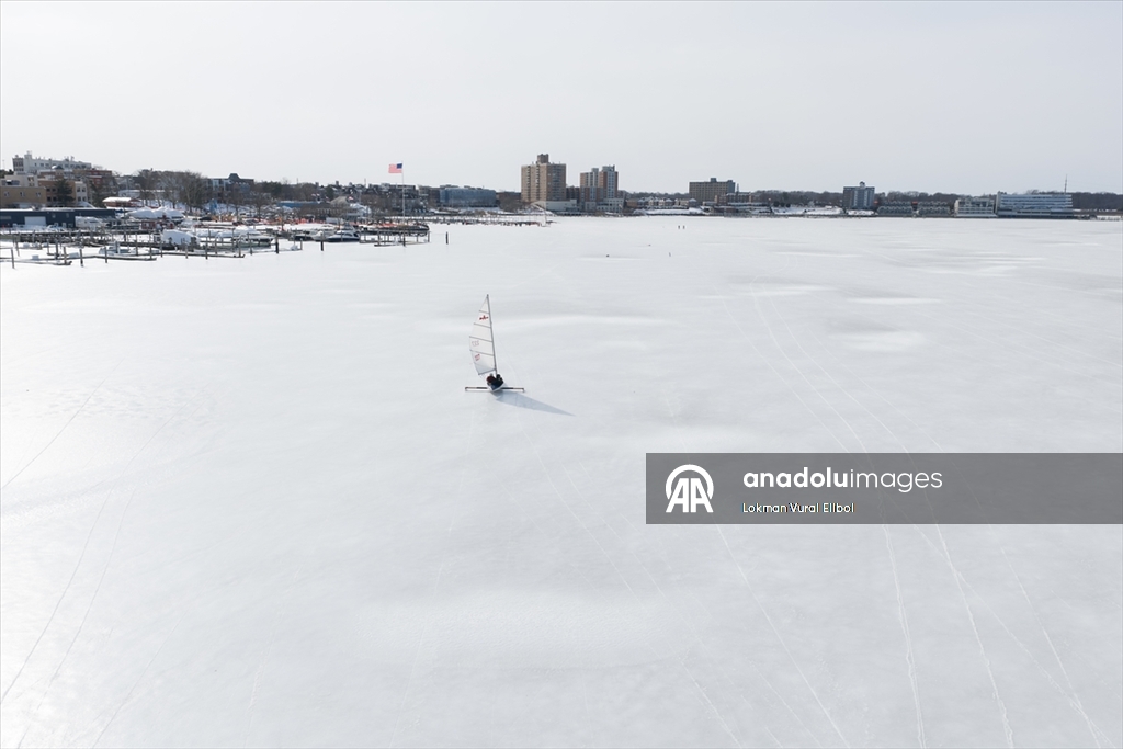 Red Bank’te Navesink Nehri kutup soğuğunun etkisiyle kısmen dondu
