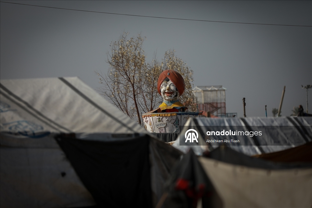 Han Yunus’taki Asda Eğlence Parkı çadır kente dönüştü