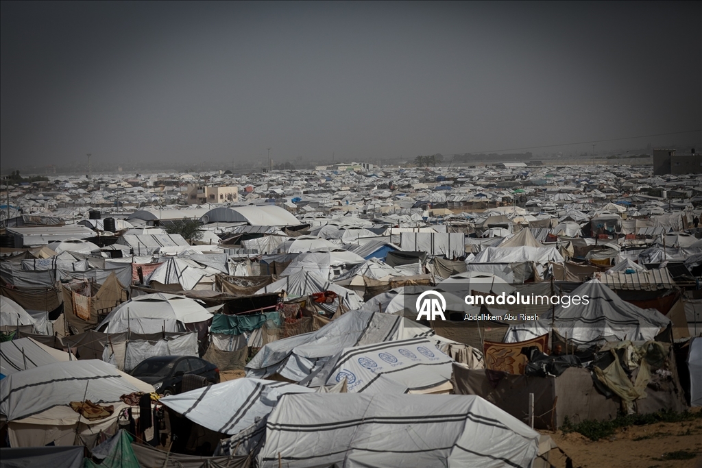 Han Yunus’taki Asda Eğlence Parkı çadır kente dönüştü