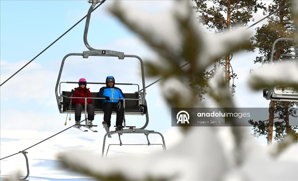 Sarıkamış Kayak Merkezi, kristal karıyla kayakseverleri ağırlıyor 8