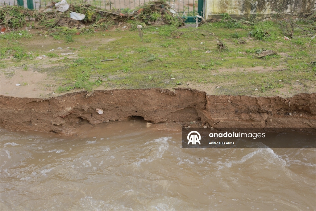 Portekiz'de sel nedeniyle cadde ve sokaklar su altında kaldı