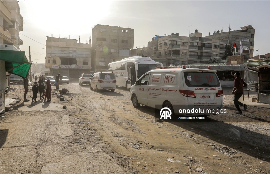 الهلال الأحمر الفلسطيني ينقل 44 مريضًا ومرافقًا من خان يونس إلى معبر رفح