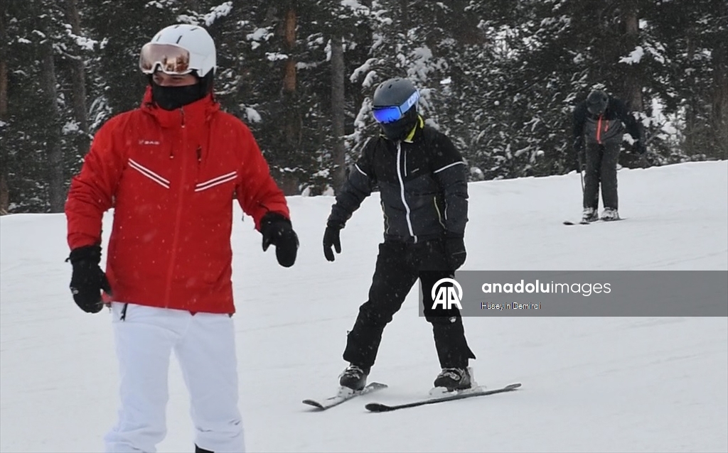 Sarıkamış Kayak Merkezi, kristal karıyla kayakseverleri ağırlıyor 15