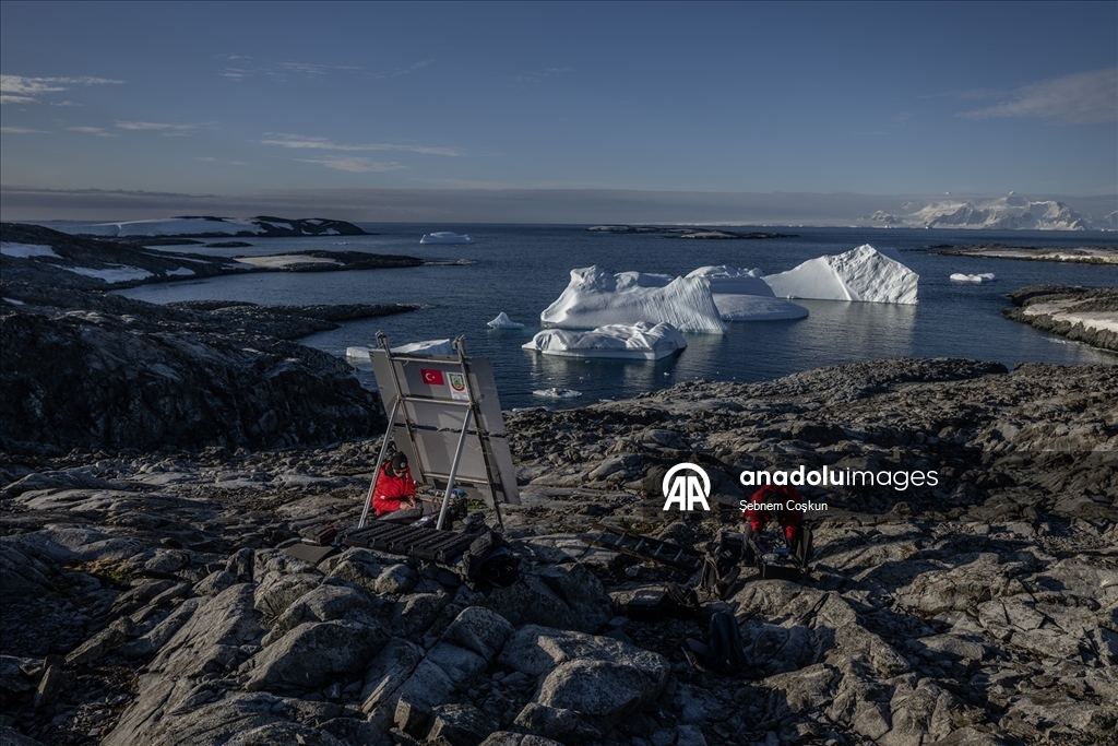 Türk bilim insanları 10. kez Beyaz Kıta’daki evleri Türk Bilimsel Araştırma Kampı'na ulaştı