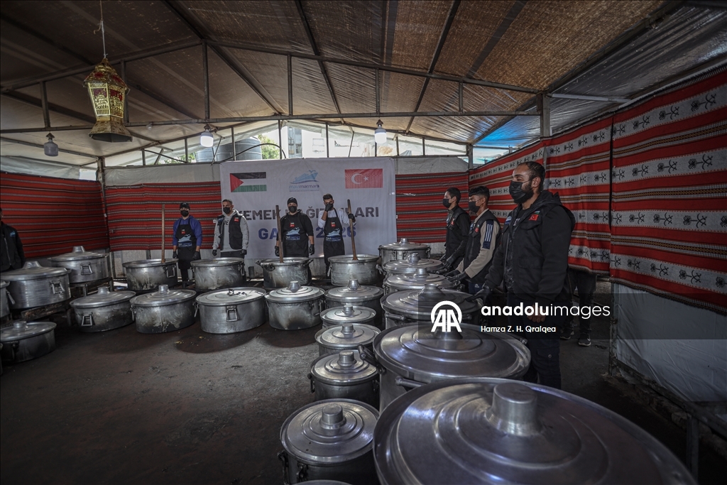جمعية تركية تفتتح مطبخا خيريا في غزة لتوزيع 10 آلاف وجبة يوميا