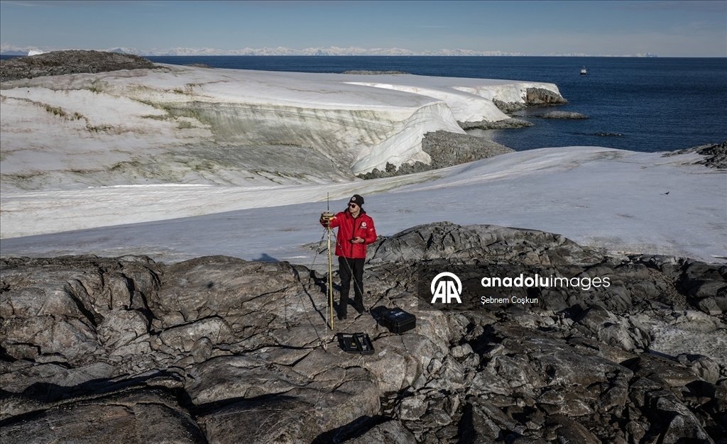 Türk bilim insanları 10. kez Beyaz Kıta’daki evleri Türk Bilimsel Araştırma Kampı'na ulaştı
