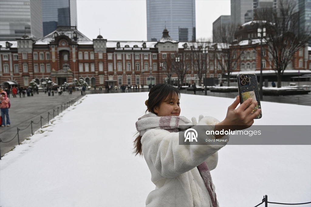 Japonya’nın başkenti Tokyo’da yılın ilk karı yağdı
