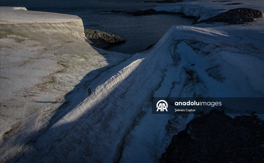 Türk bilim insanları 10. kez Beyaz Kıta’daki evleri Türk Bilimsel Araştırma Kampı'na ulaştı