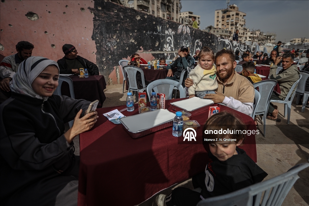 جمعية تركية تفتتح مطبخا خيريا في غزة لتوزيع 10 آلاف وجبة يوميا