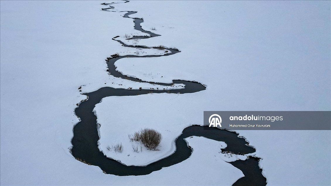 Erzurum'da karla kaplanan mendereslerde kış güzelliği