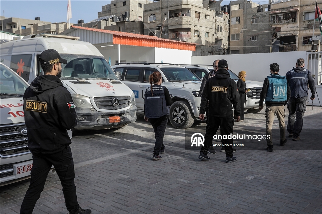 الهلال الأحمر الفلسطيني ينقل 44 مريضًا ومرافقًا من خان يونس إلى معبر رفح