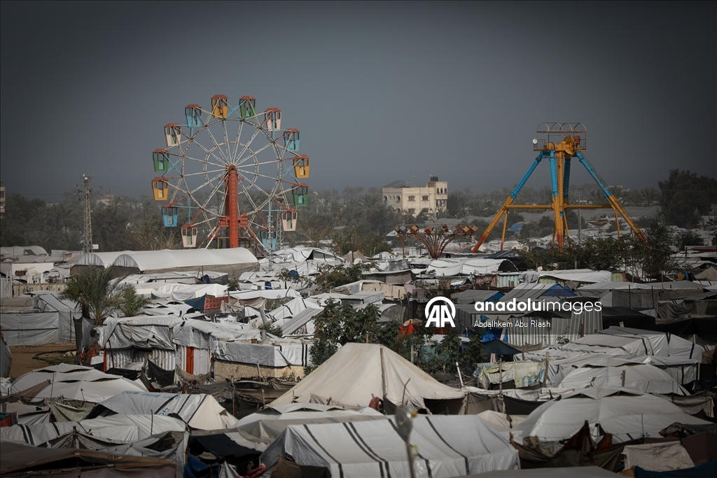 Han Yunus’taki Asda Eğlence Parkı çadır kente dönüştü