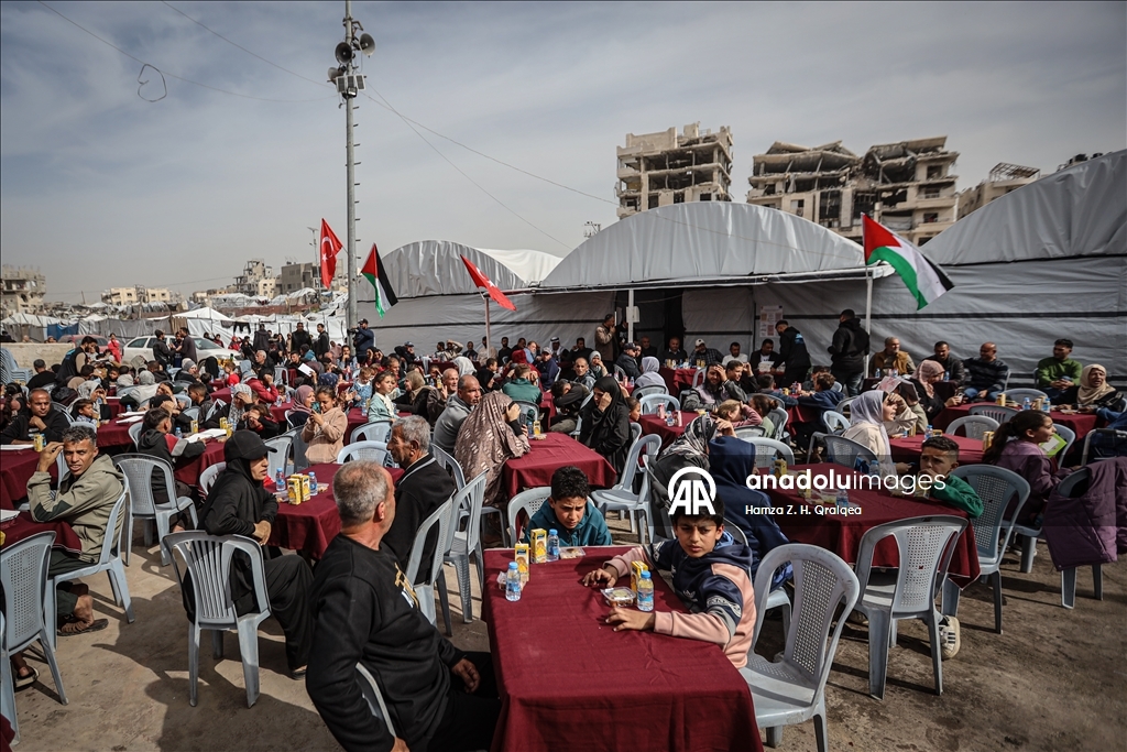 جمعية تركية تفتتح مطبخا خيريا في غزة لتوزيع 10 آلاف وجبة يوميا