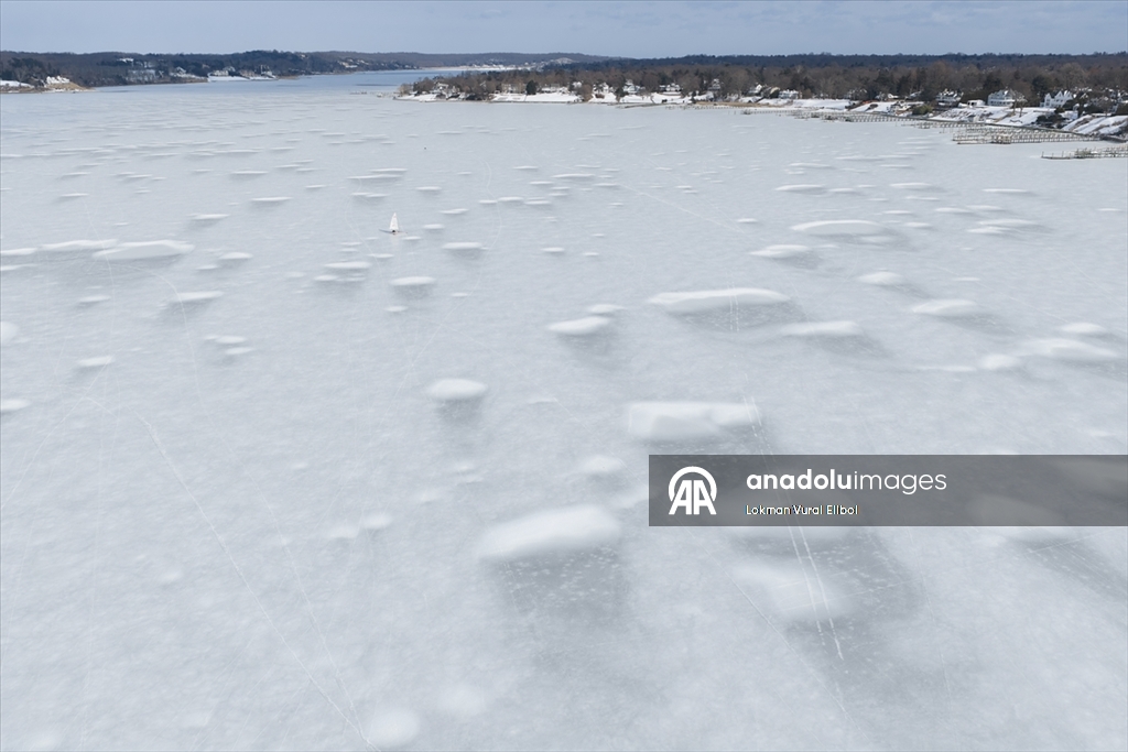 Red Bank’te Navesink Nehri kutup soğuğunun etkisiyle kısmen dondu