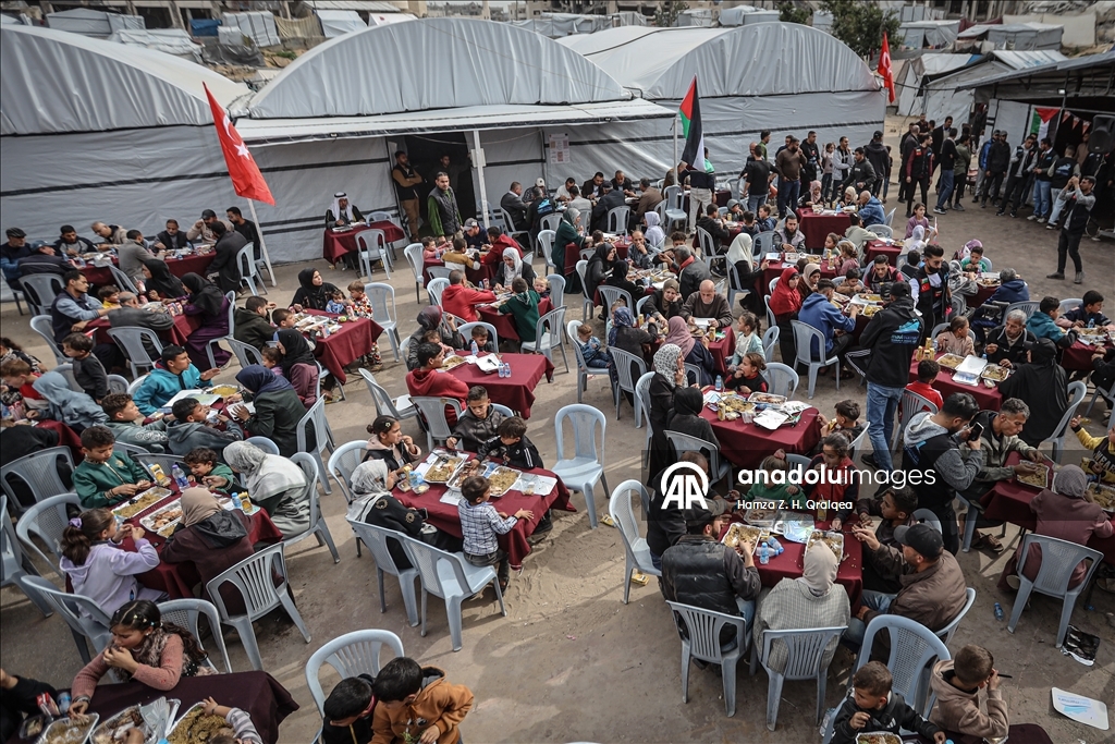 جمعية تركية تفتتح مطبخا خيريا في غزة لتوزيع 10 آلاف وجبة يوميا