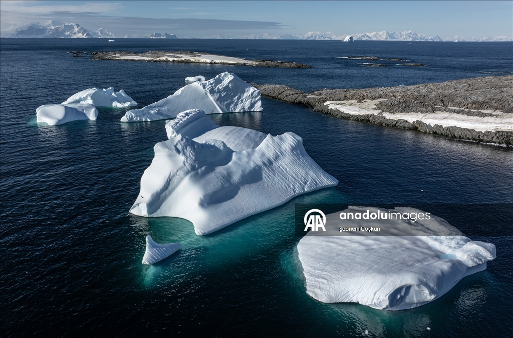 فريق الرحلة العلمية التركية العاشرة يصل القارة القطبية الجنوبية