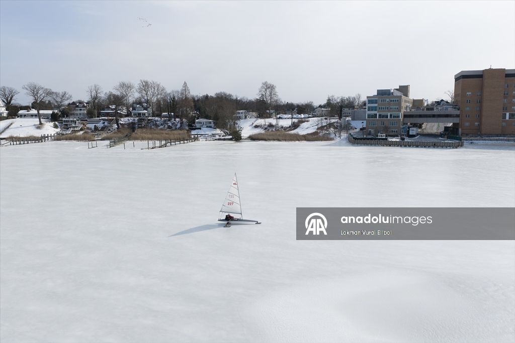 Red Bank’te Navesink Nehri kutup soğuğunun etkisiyle kısmen dondu
