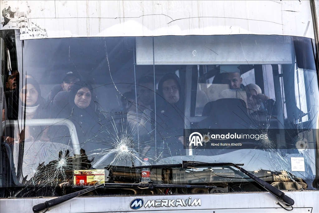 الهلال الأحمر الفلسطيني ينقل 44 مريضًا ومرافقًا من خان يونس إلى معبر رفح