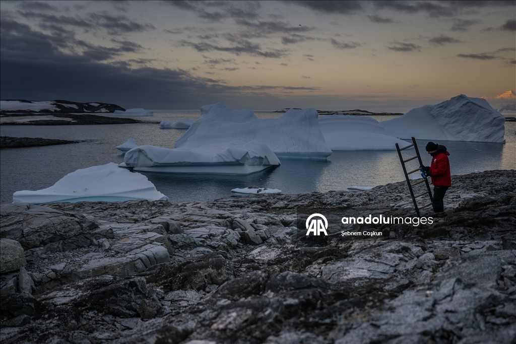 فريق الرحلة العلمية التركية العاشرة يصل القارة القطبية الجنوبية