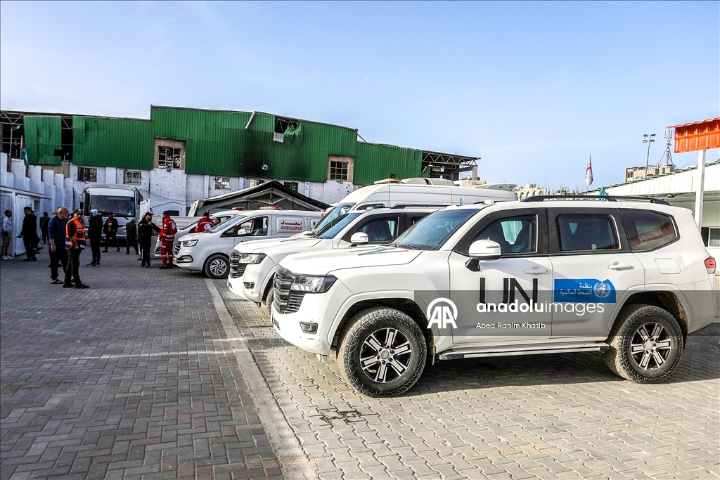 الهلال الأحمر الفلسطيني ينقل 44 مريضًا ومرافقًا من خان يونس إلى معبر رفح