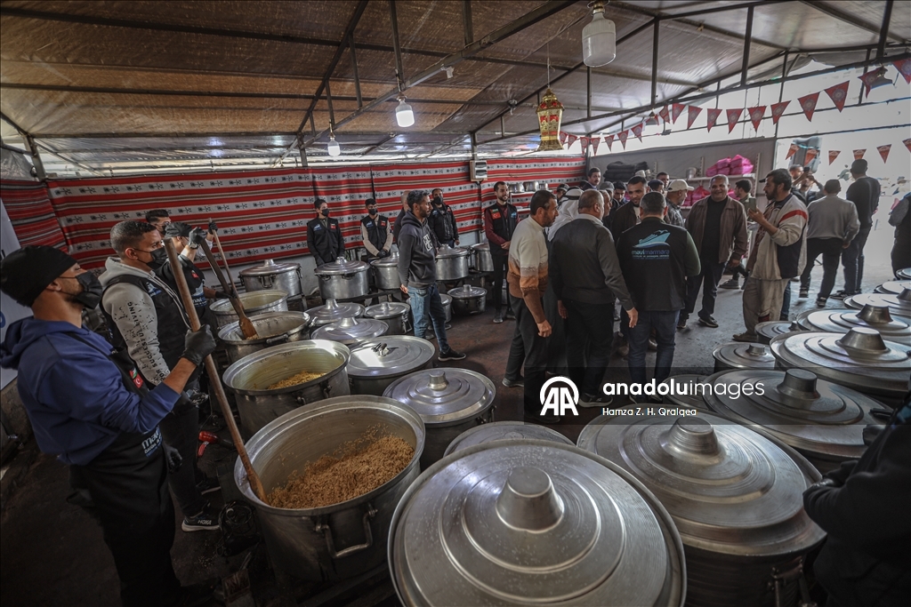 جمعية تركية تفتتح مطبخا خيريا في غزة لتوزيع 10 آلاف وجبة يوميا