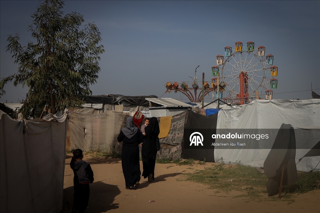 Han Yunus’taki Asda Eğlence Parkı çadır kente dönüştü