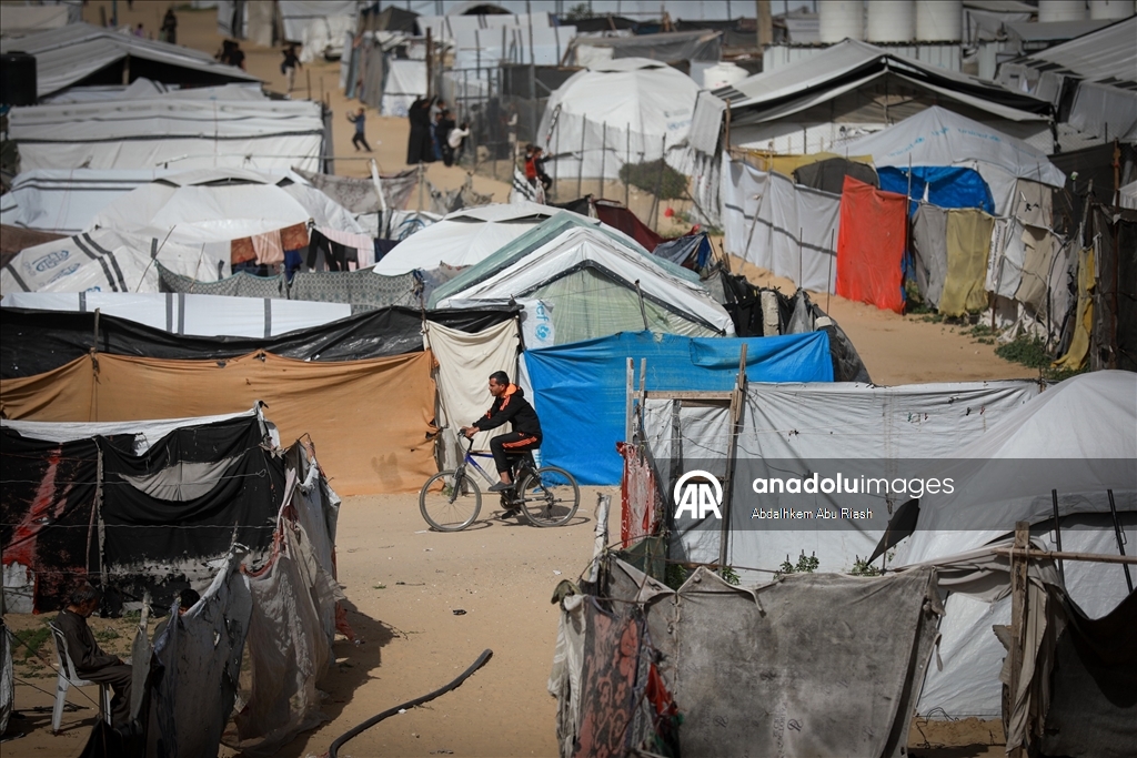 Han Yunus’taki Asda Eğlence Parkı çadır kente dönüştü