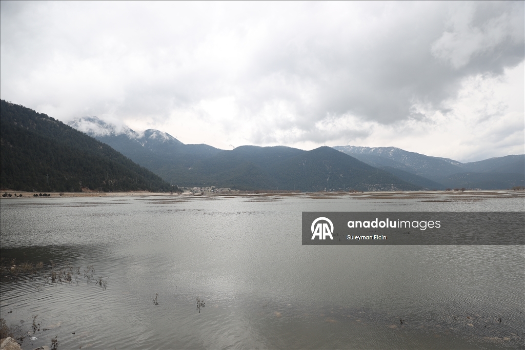 Yaz aylarında kuruyan Avlan Gölü, yağışların ardından yeniden su tuttu 13