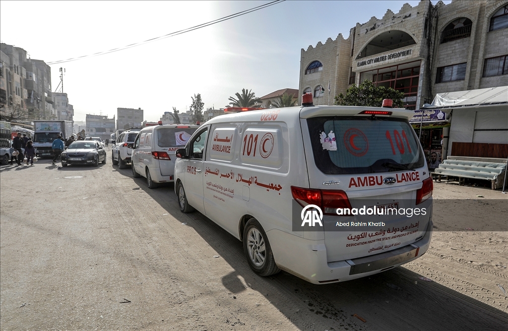 الهلال الأحمر الفلسطيني ينقل 44 مريضًا ومرافقًا من خان يونس إلى معبر رفح