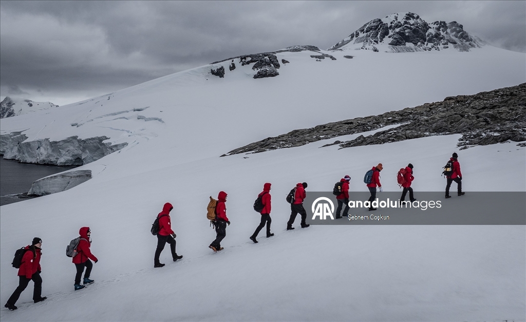 Türk bilim insanları 10. kez Beyaz Kıta’daki evleri Türk Bilimsel Araştırma Kampı'na ulaştı