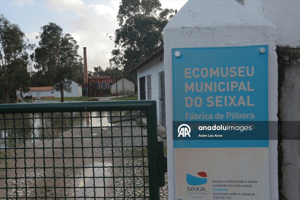 Portekiz'de sel nedeniyle cadde ve sokaklar su altında kaldı